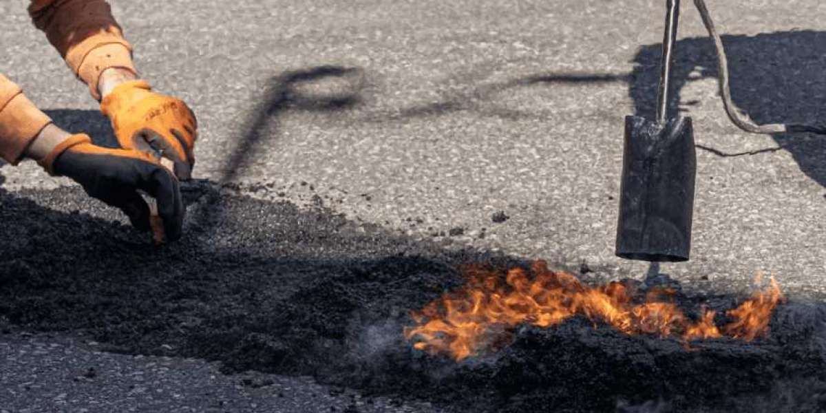 How to Choose the Best Commercial Pothole Repair Service